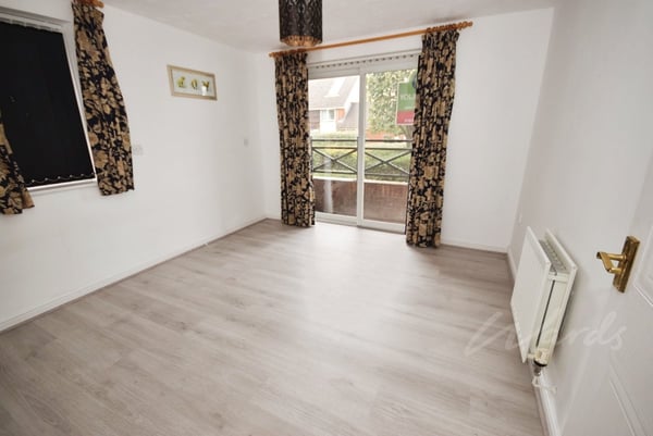 Flat Goldcrest Drive in Chatham