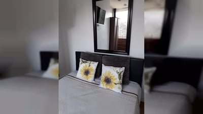 Flat Lebanon Gardens in Greater London