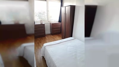 Flat Lebanon Gardens in Greater London