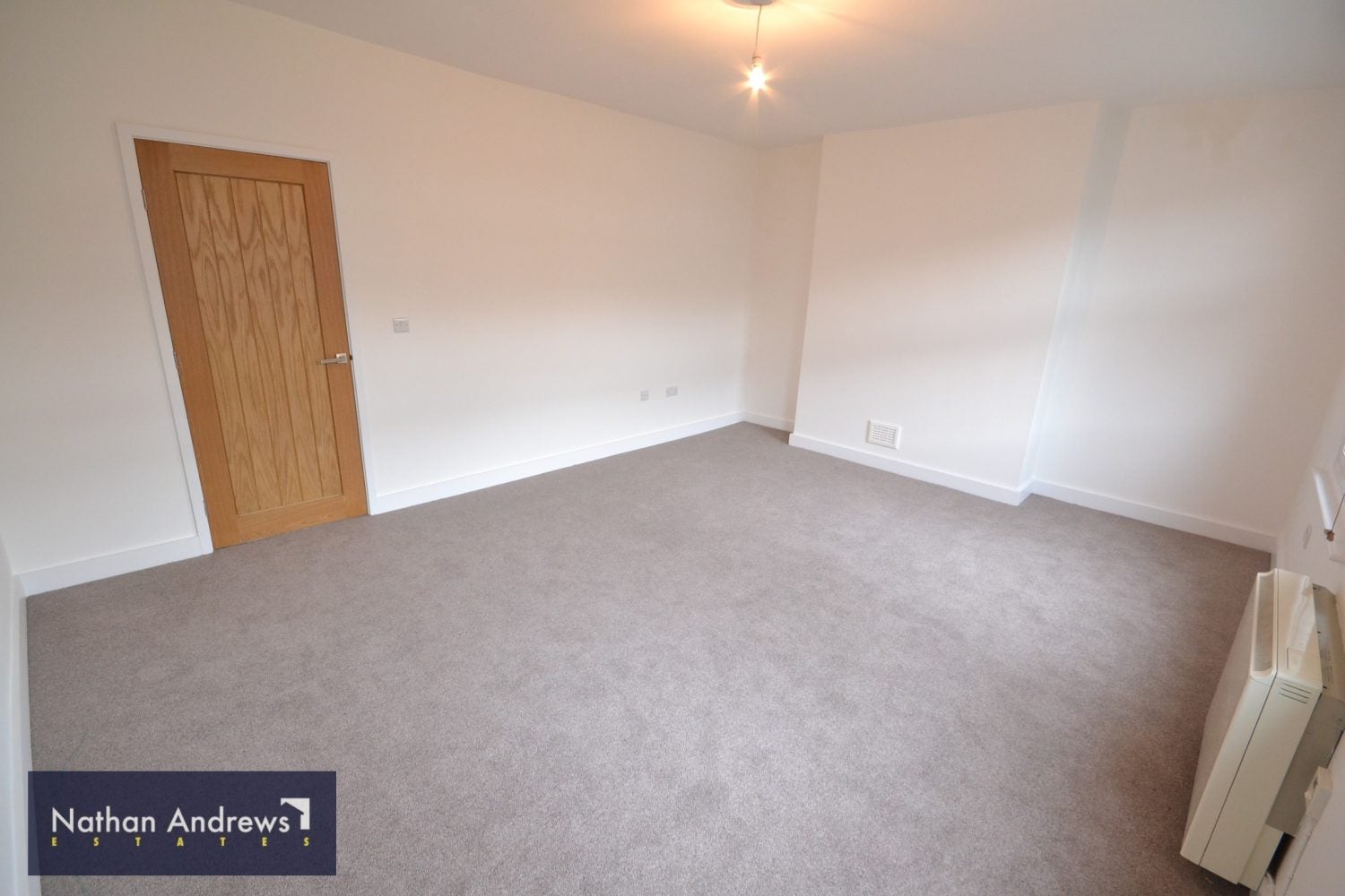 Flat Bramley Road in Greater London