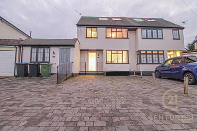 House Rhodrons Avenue in Greater London