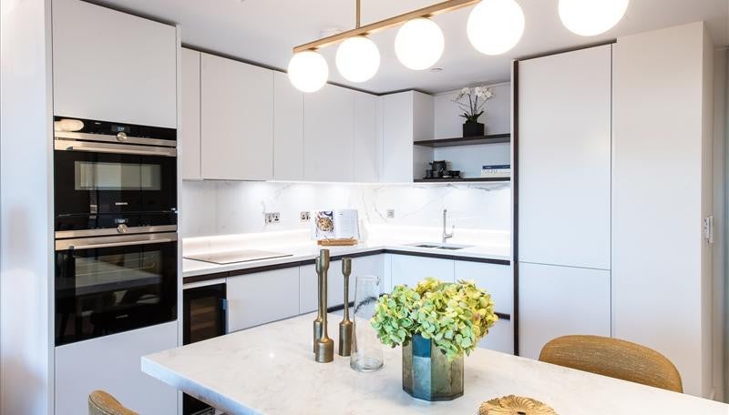 Flat TOTTERIDGE COMMON in London