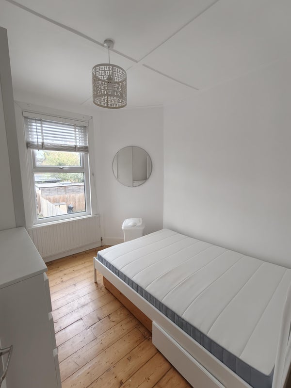 Room Corsehill Street in Greater London