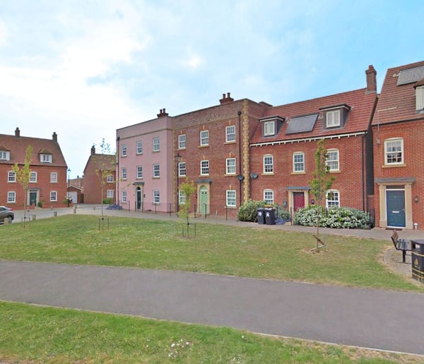 Room Saxon Way in Great Denham