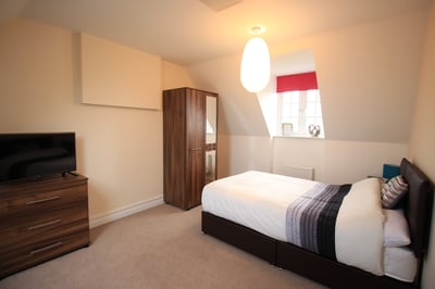 Room Saxon Way in Great Denham