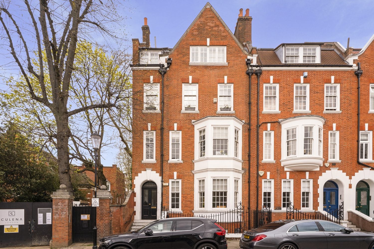 Flat Holland Park Road in Greater London
