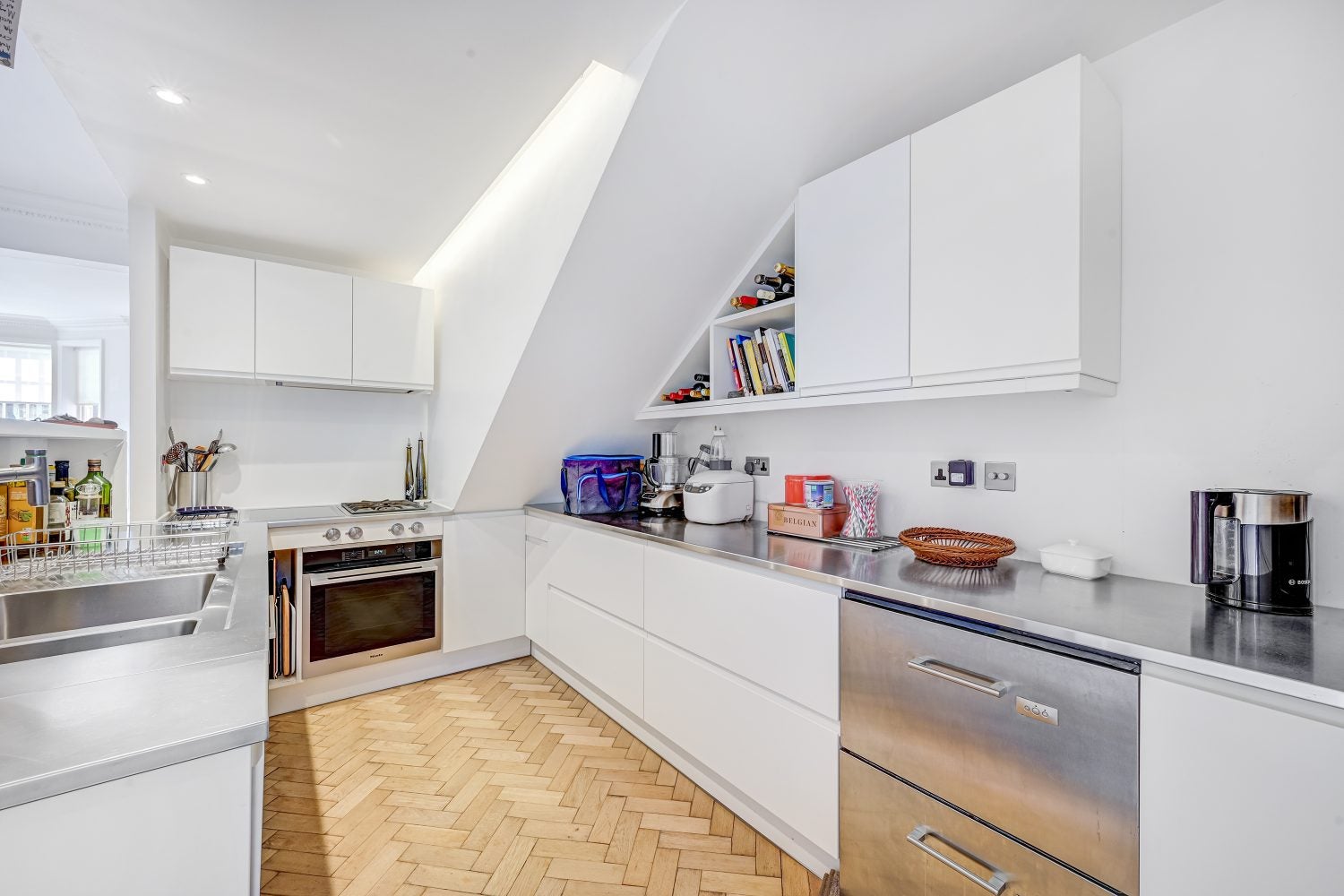 Flat Holland Park Road in Greater London
