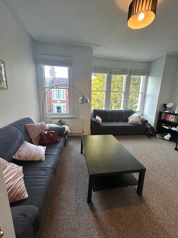 Room Fontarabia Road in Greater London