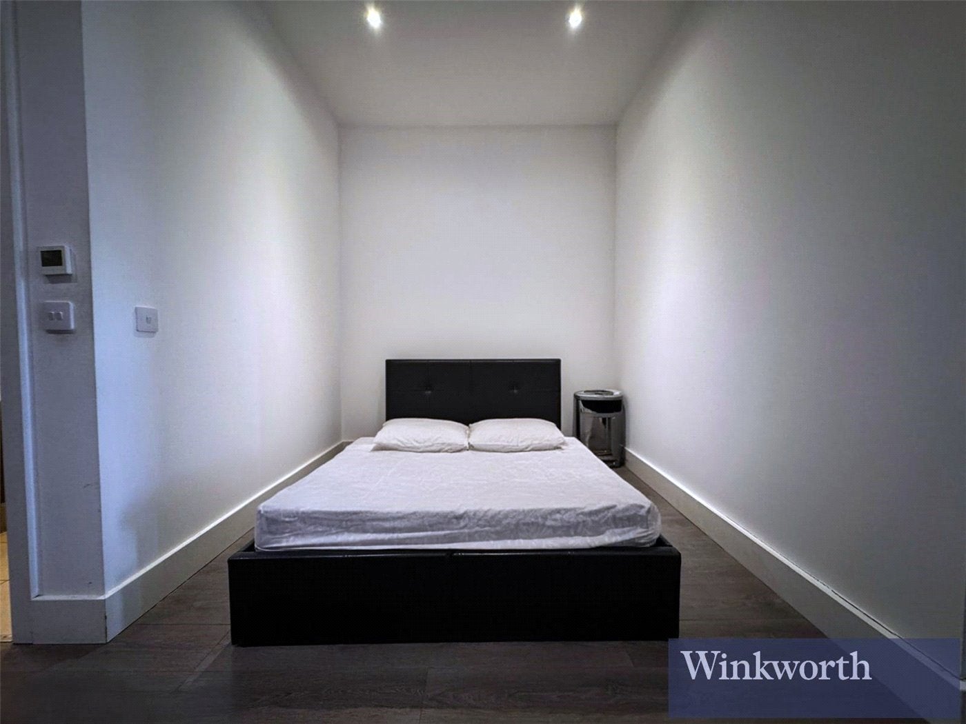 Flat Elmgrove Road in Greater London