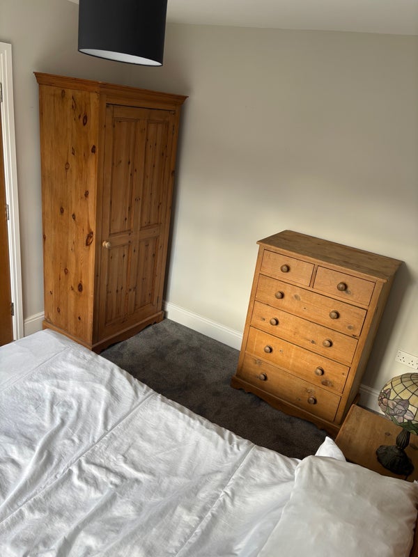Room West View Avenue in Bradford