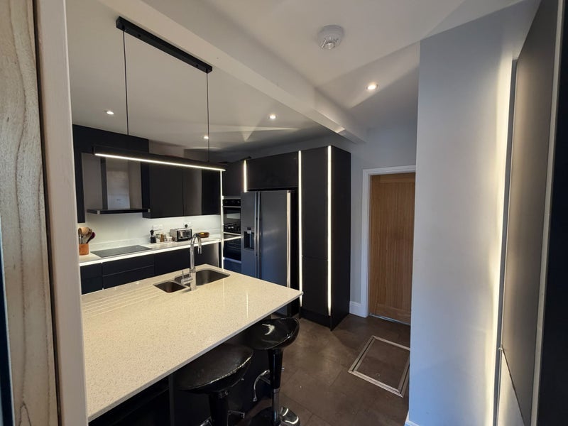 Room West View Avenue in Bradford