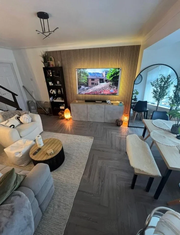 Room Mayfield Close in London