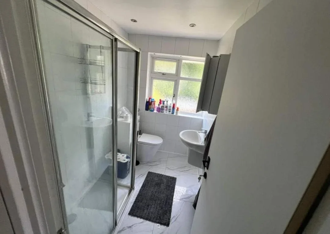 Room Mayfield Close in London
