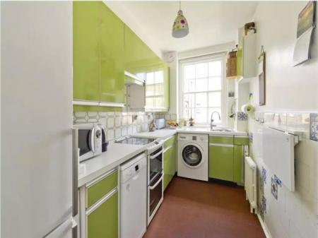 Flat Kensington Park Road in Greater London