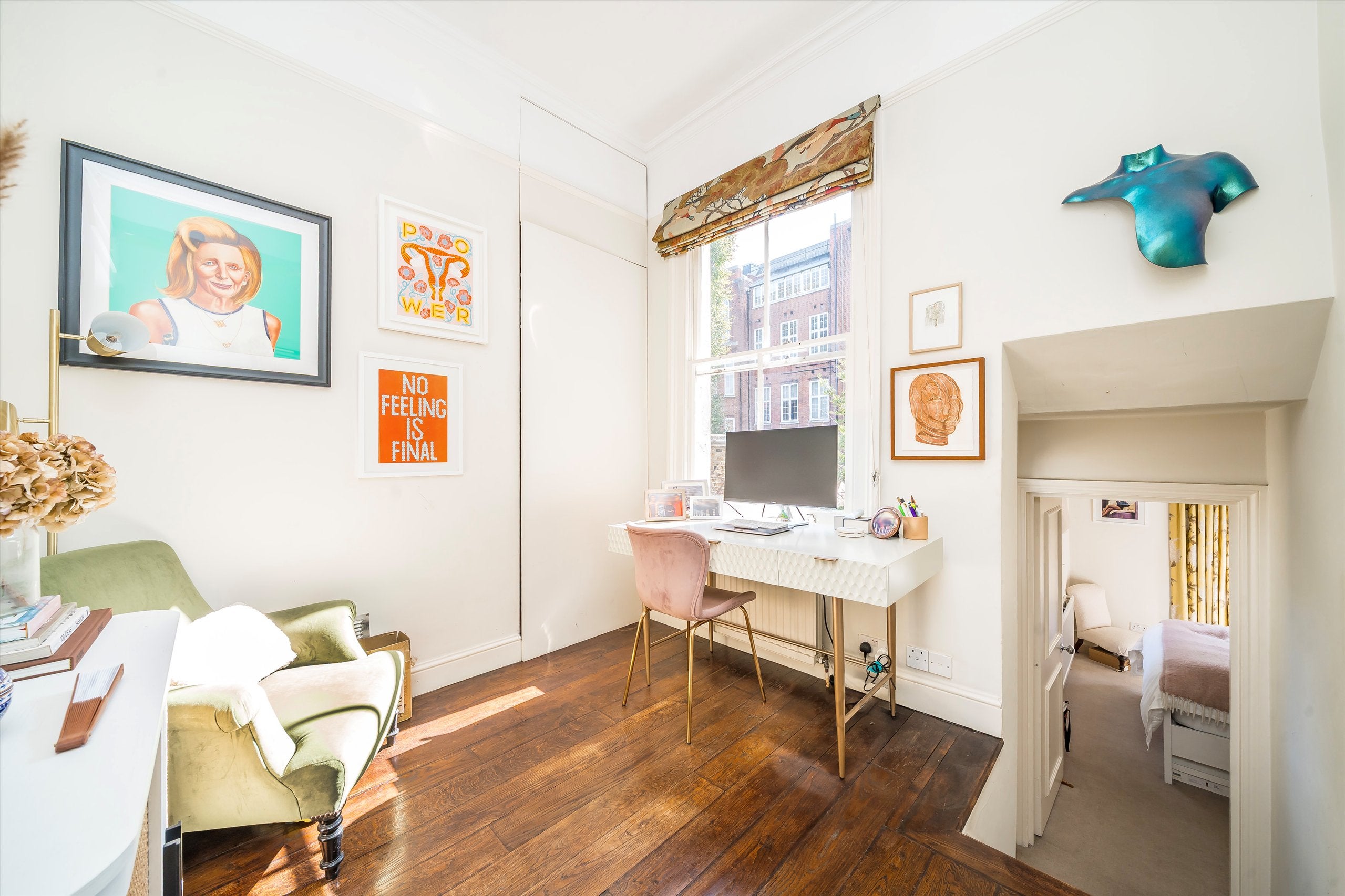 Flat Thornfield Road in Greater London