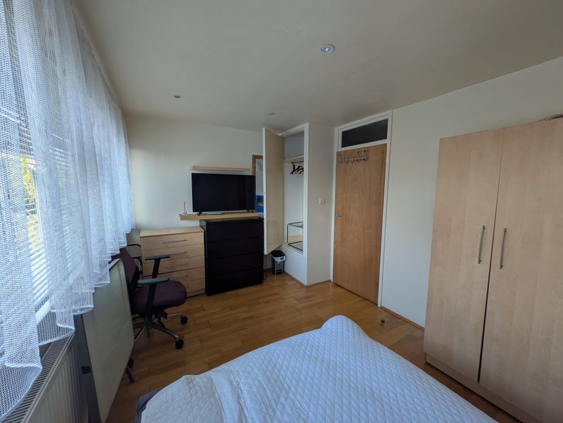 Room Warham Road in Greater London