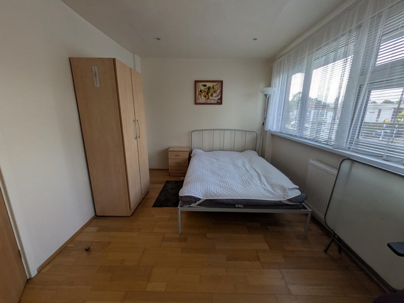 Room Warham Road in Greater London