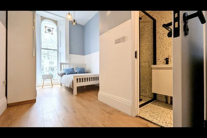 Flat Kensington Gardens Square in City of Westminster