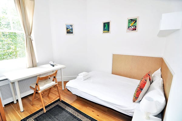 Room Fulham Palace Road in Greater London