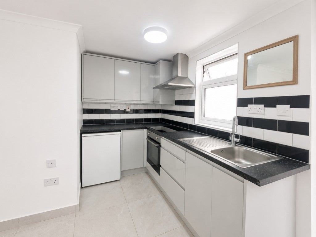 Flat Northwick Avenue in Greater London