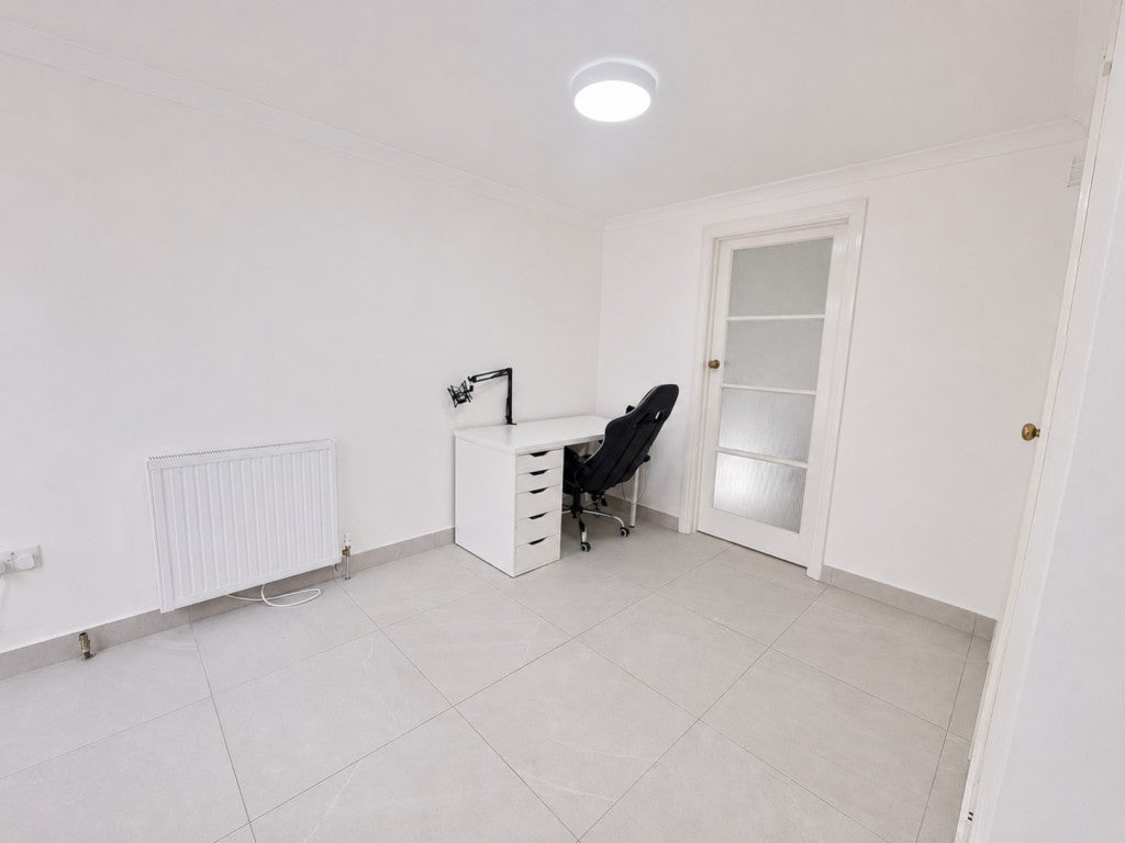 Flat Northwick Avenue in Greater London