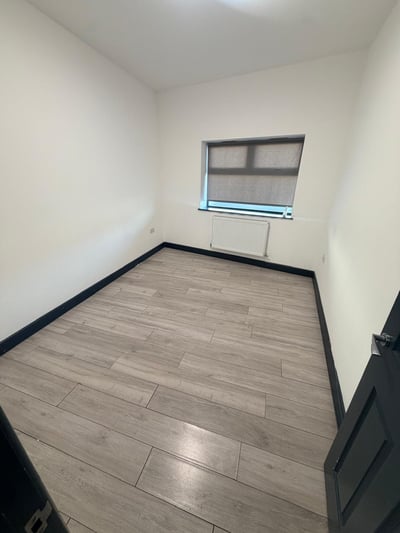 Flat Green Lane in Greater London