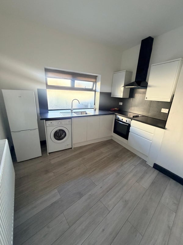 Flat Green Lane in Greater London