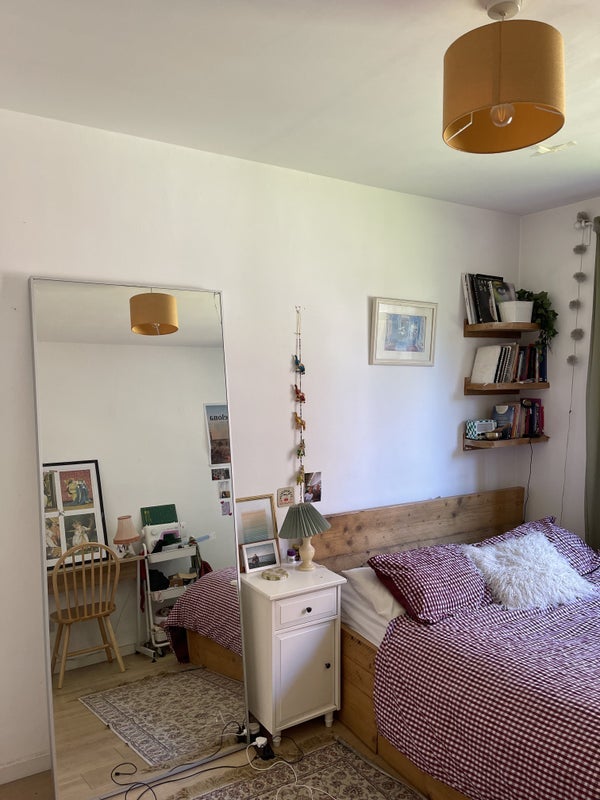 Room Retreat Place in Greater London