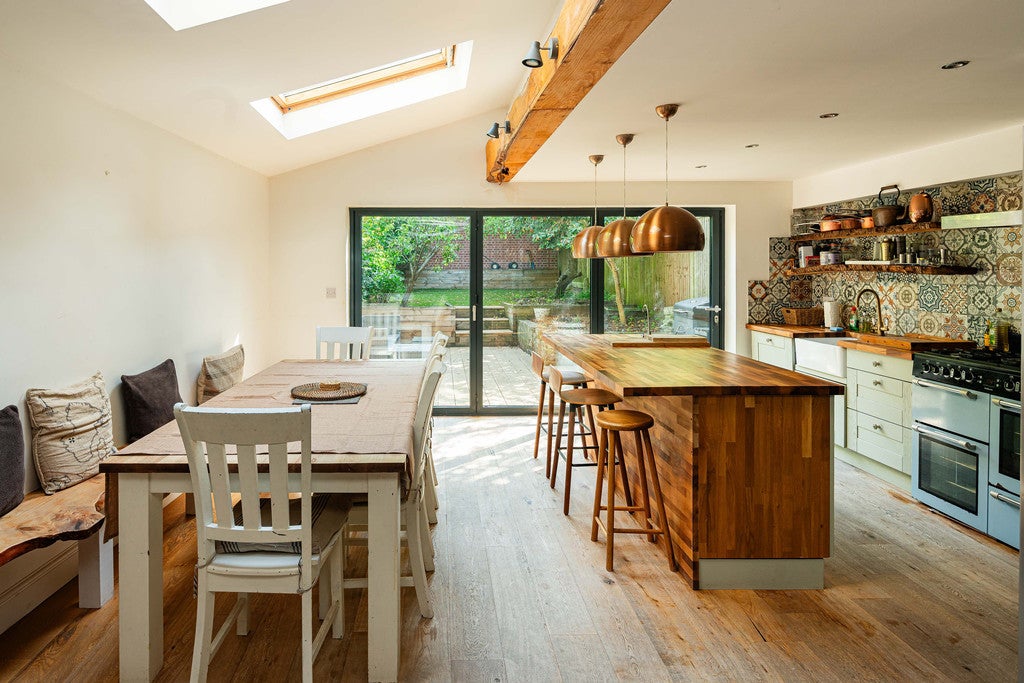 House Caspian Street in Greater London
