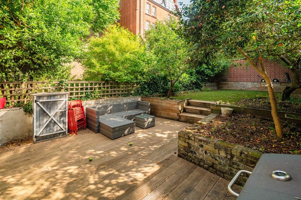 House Caspian Street in Greater London