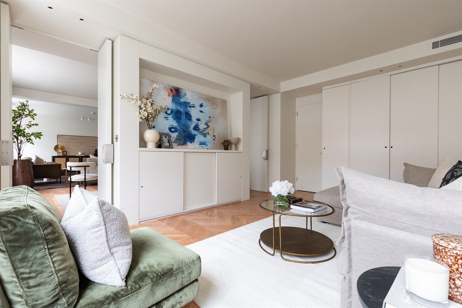 Flat Lowndes Square in Greater London