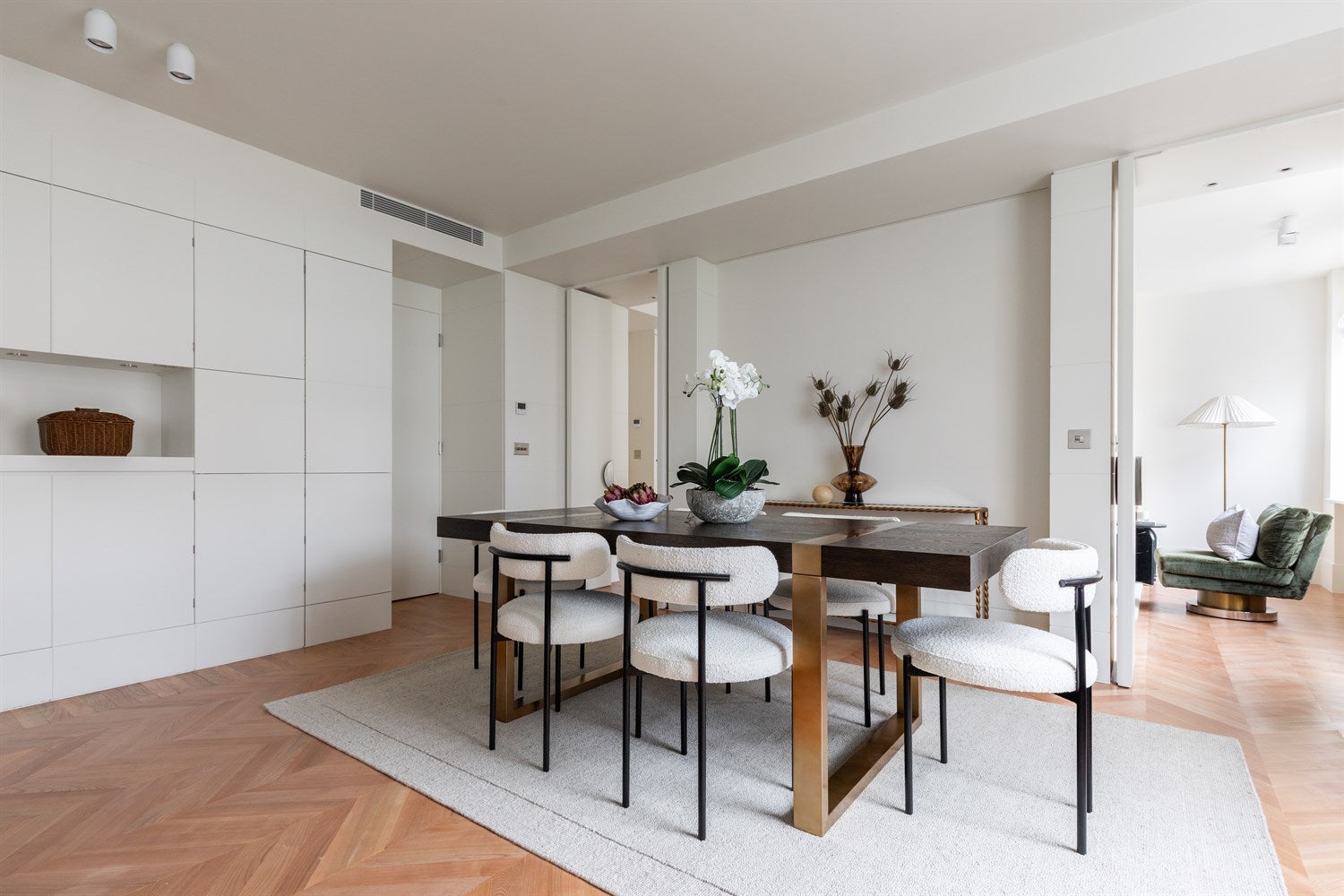 Flat Lowndes Square in Greater London