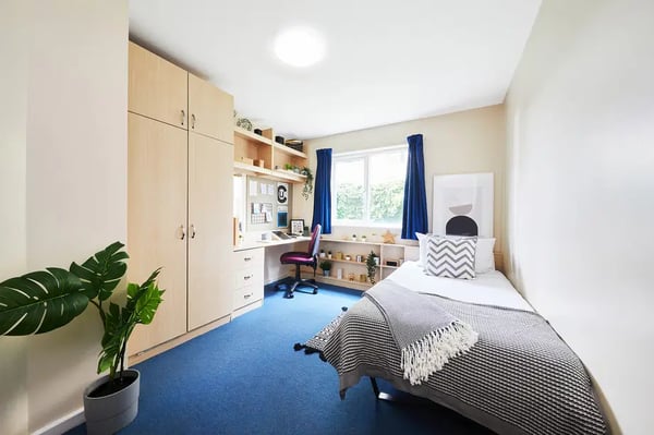 Room Clarke Way in Cheltenham