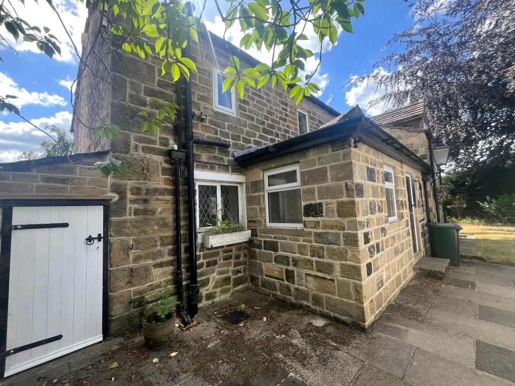 House Main Street in Bradford