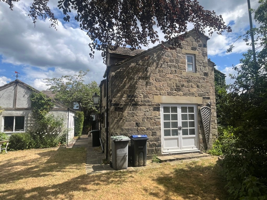 House Main Street in Bradford