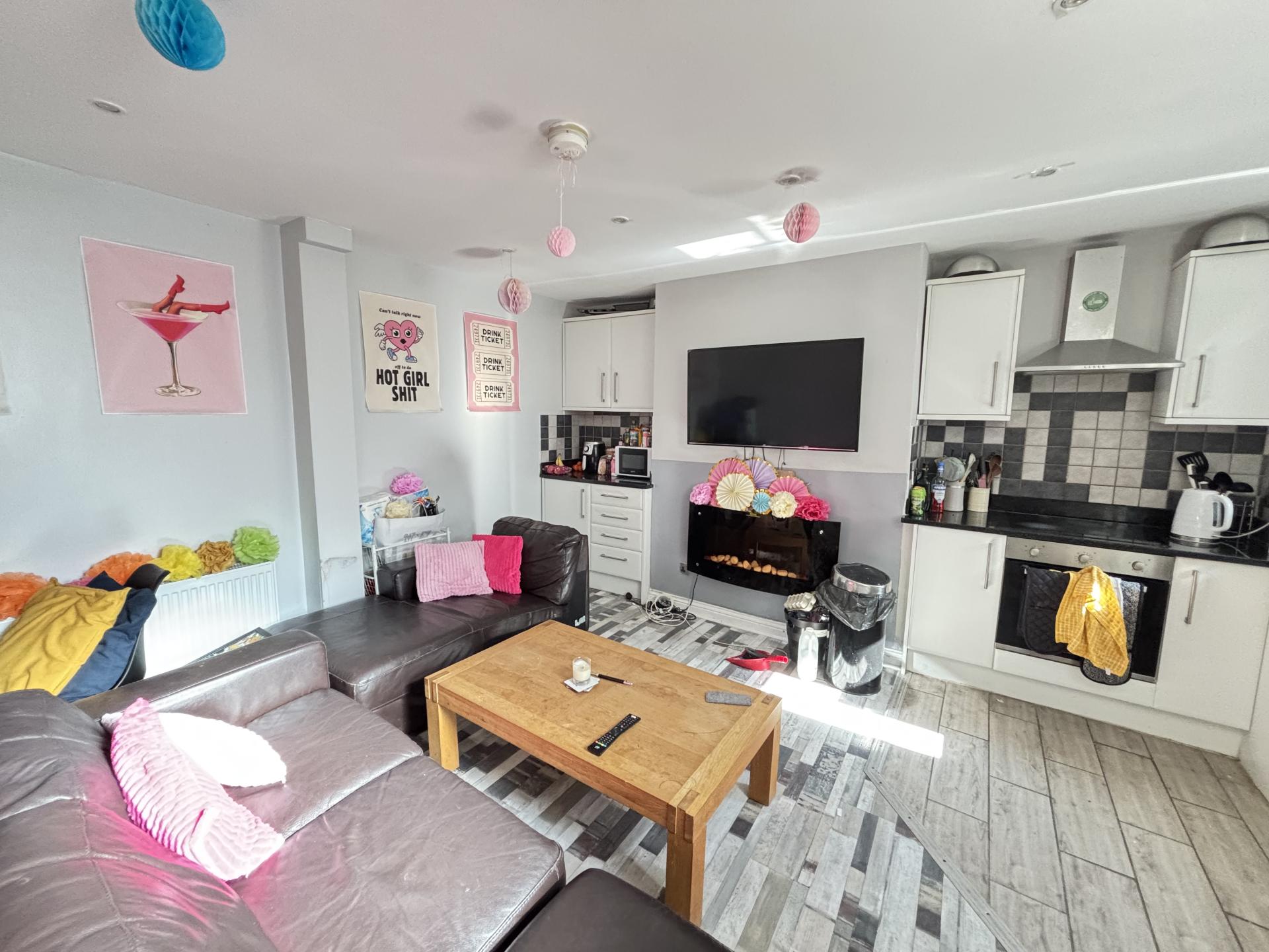 Flat Pearson Grove in Leeds