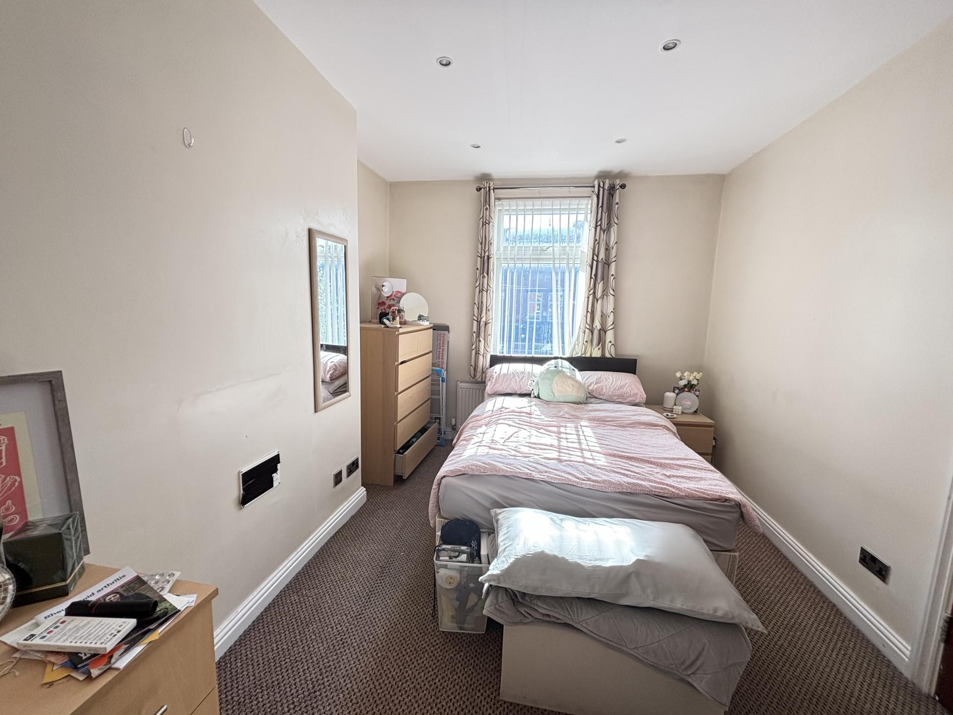 Flat Pearson Grove in Leeds