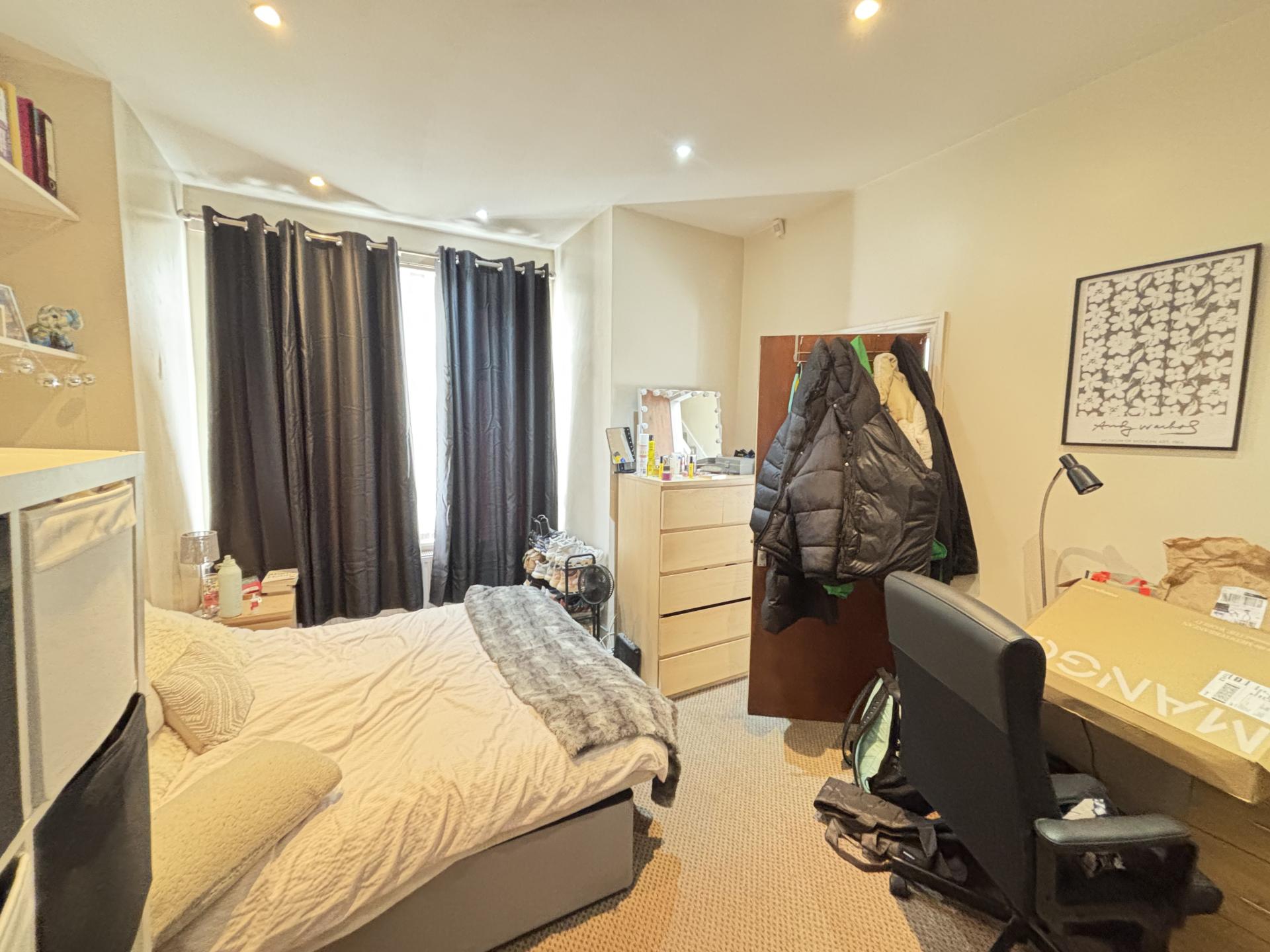 Flat Pearson Grove in Leeds