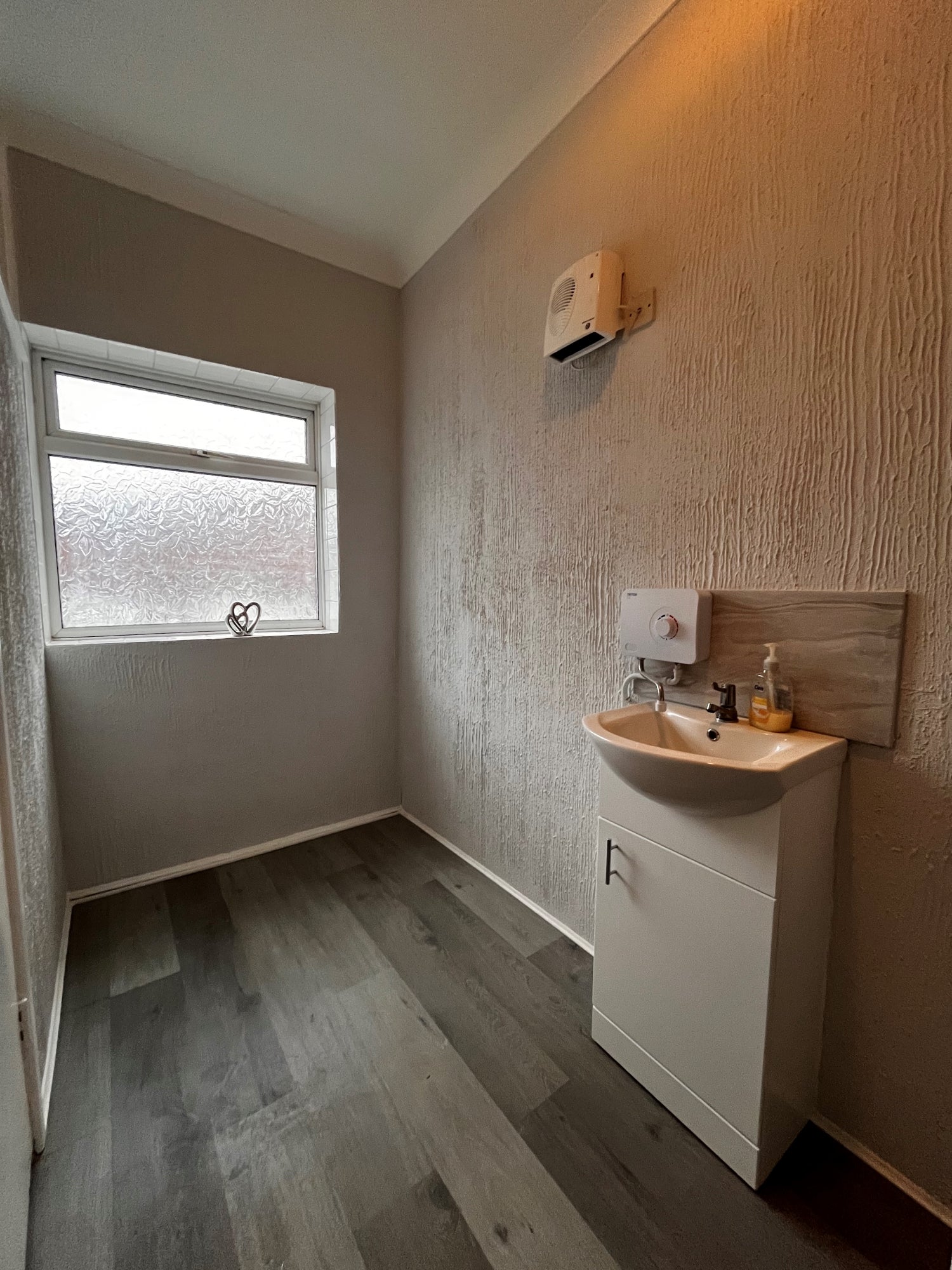 Room Bournemouth Road in Poole