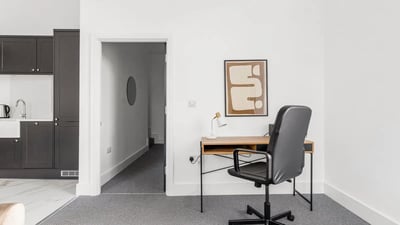Flat Russell Gardens in Greater London