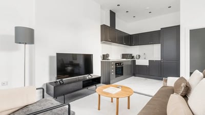Flat Russell Gardens in Greater London