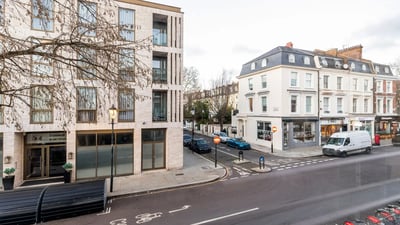 Flat Russell Gardens in Greater London