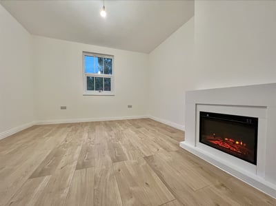 Flat Warwick Avenue in Bedford