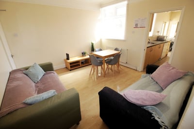 Room Hewson Road in Lincoln