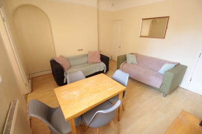 Room Hewson Road in Lincoln