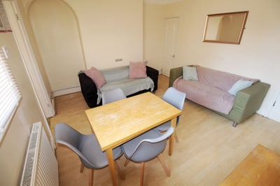 Room Hewson Road in Lincoln