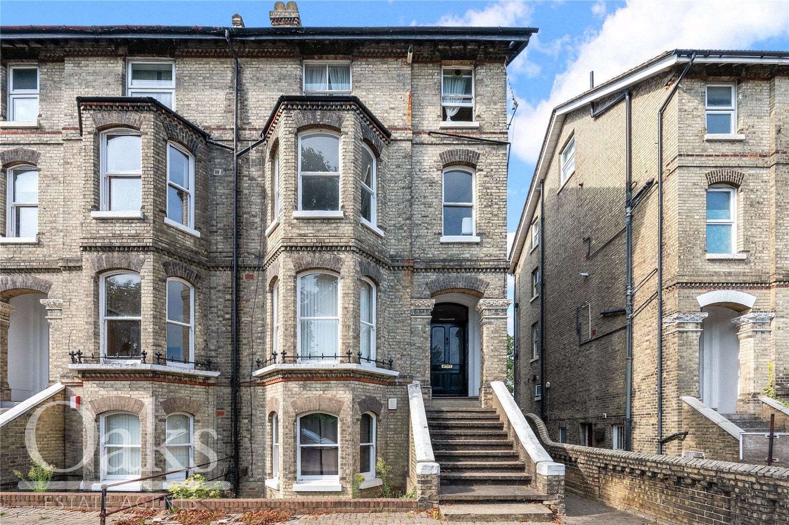 Flat Canning Road in Greater London