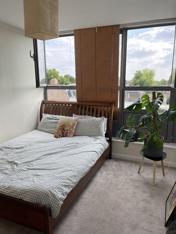 Room New Park Road in Greater London