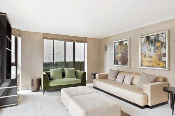 Flat Windsor Way in Greater London