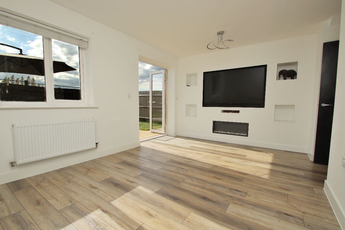 House Bootes Close in Manston